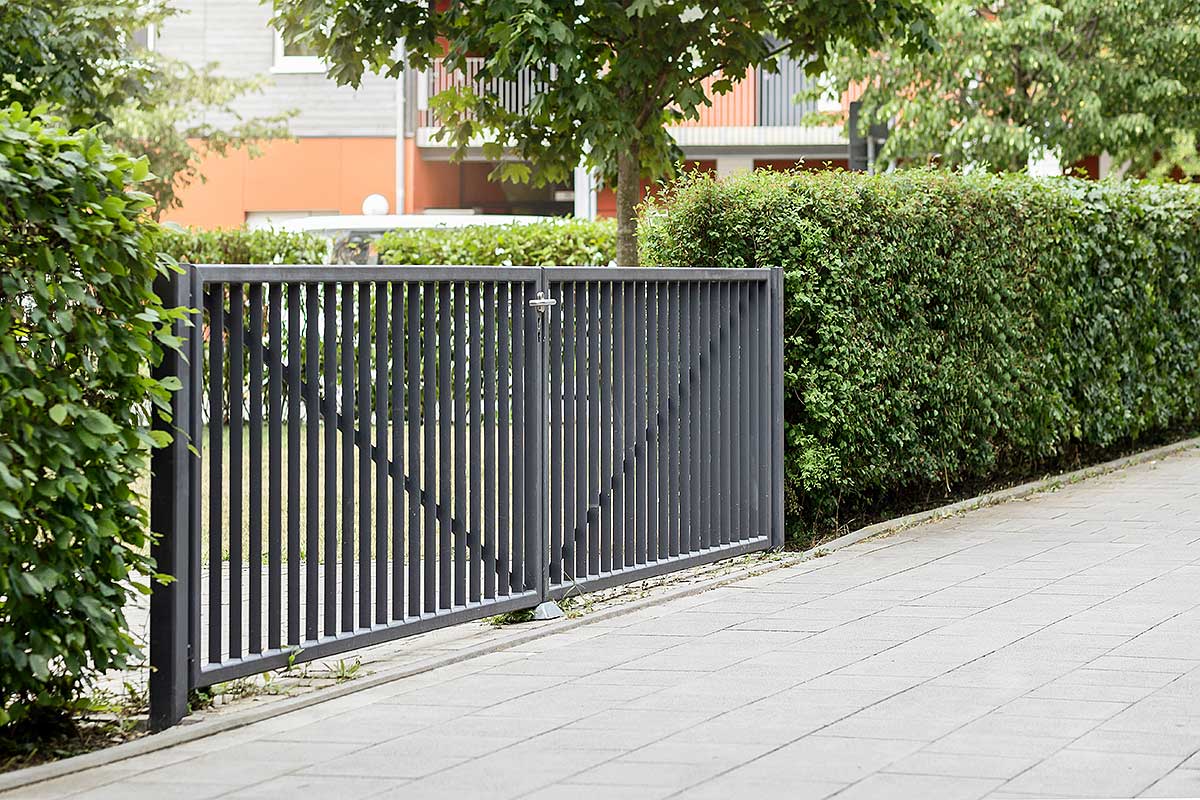 Tore nach Maß Tor an der Einfahrt